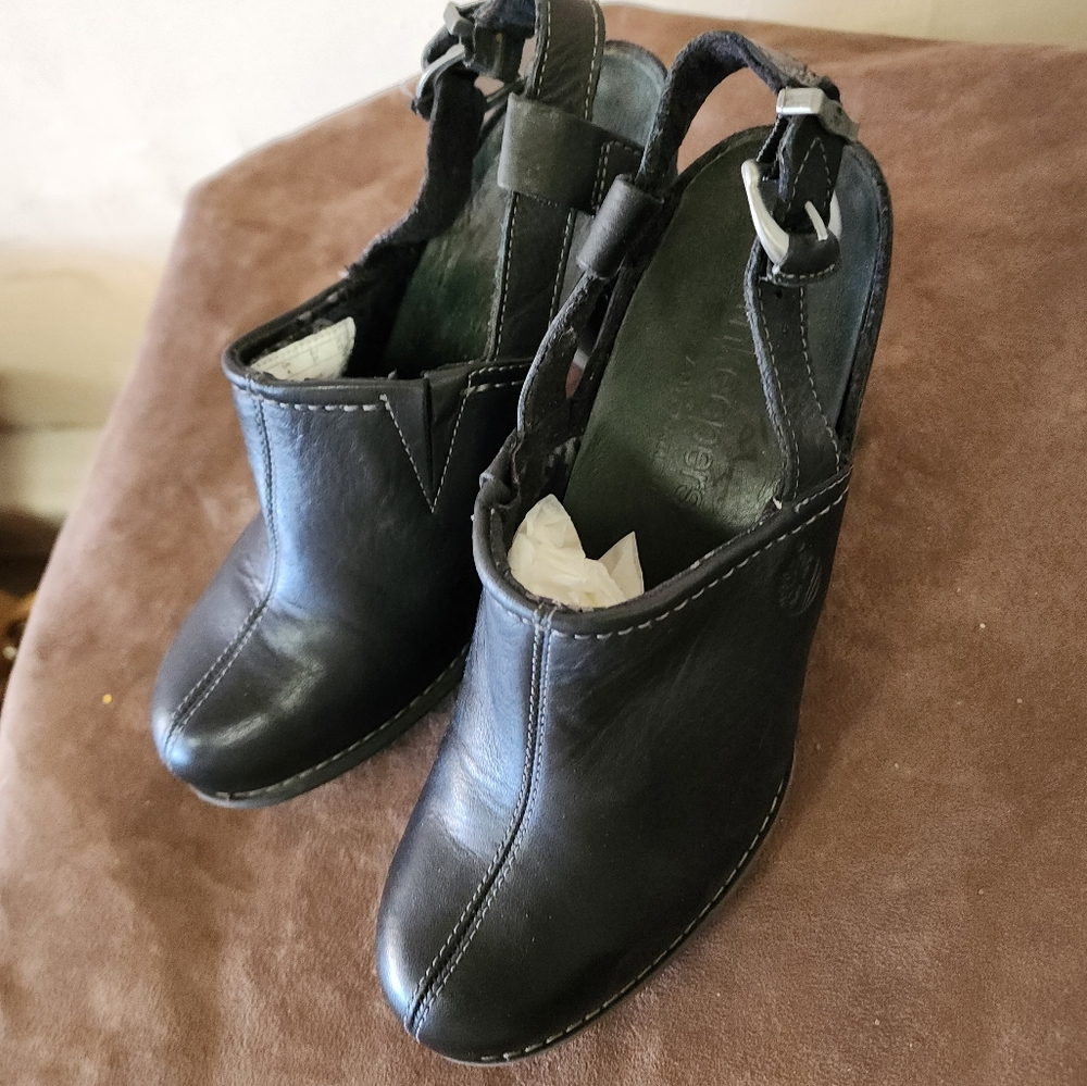 Black Timberlands leather heel clogs mules size 6